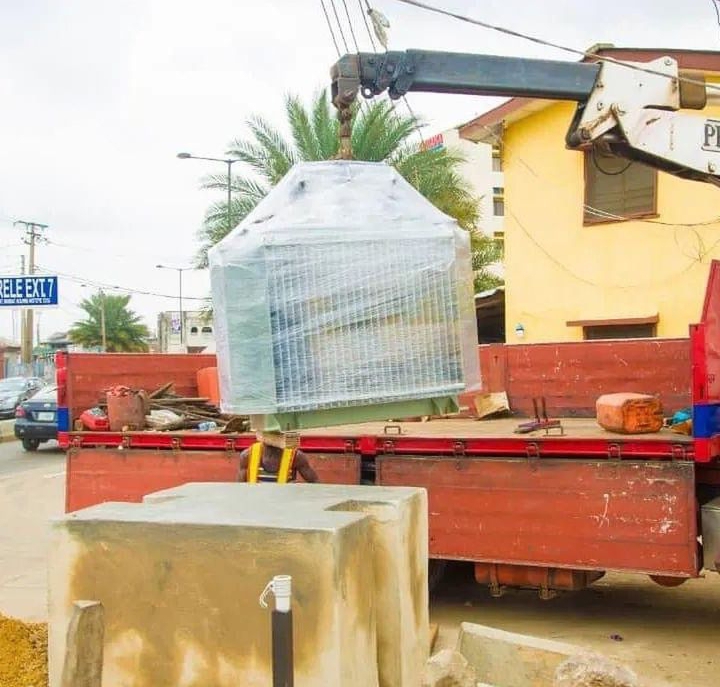 Desmond Elliot gives out transformers to his constituency