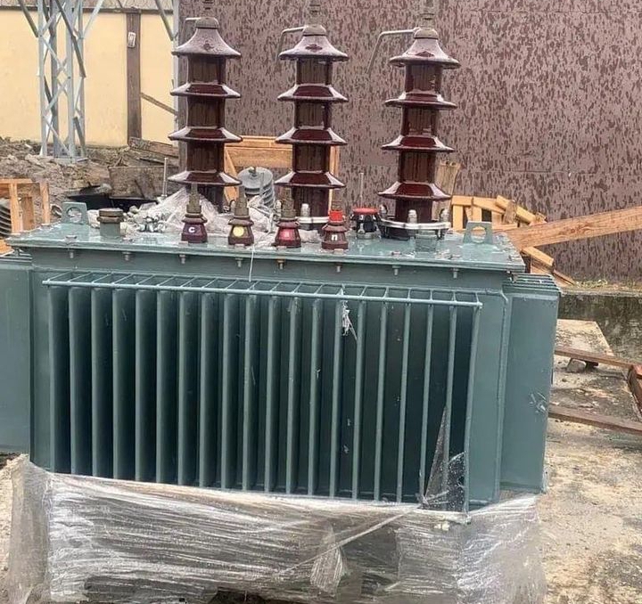 Desmond Elliot gives out transformers to his constituency