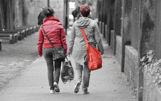 5 Amazing Benefits of Walking for Post-Menopausal Women