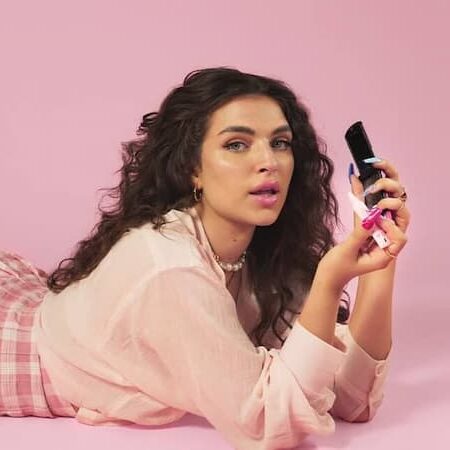 A Photo of Mae Muller