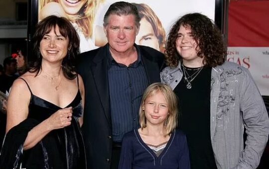 A photo of Pam Van Sant, her late husband Treat Williams, their son Gillie and daughter Ellie