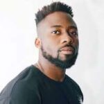 SINGER TIMI DAKOLO SAYS ORDINARY CITIZENS TURN POLITICAL DIFFERENCES INTO PERSONAL FEUDS WHILE POLITICIANS CAN SWITCH PARTIES AND RECONCILE